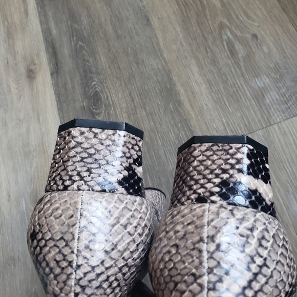 HOBBS LONDON SNAKE PRINT SHOES - Picture 14 of 15